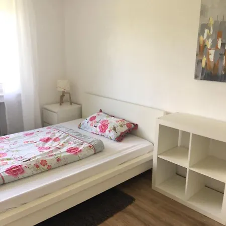 Mayen, Im Moehren, Nr1, Waldrand, Naehe Nuerburgring & Burg Eltz, Gemeinschaftsbad Mayen