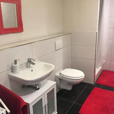 Mayen, Im Mohren, Nr1, Waldrand, Nahe Nurburgring & Burg Eltz, Gemeinschaftsbad *